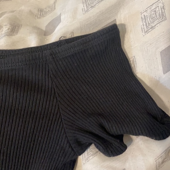 BLCK off shoulder crop top - Picture 3 of 4